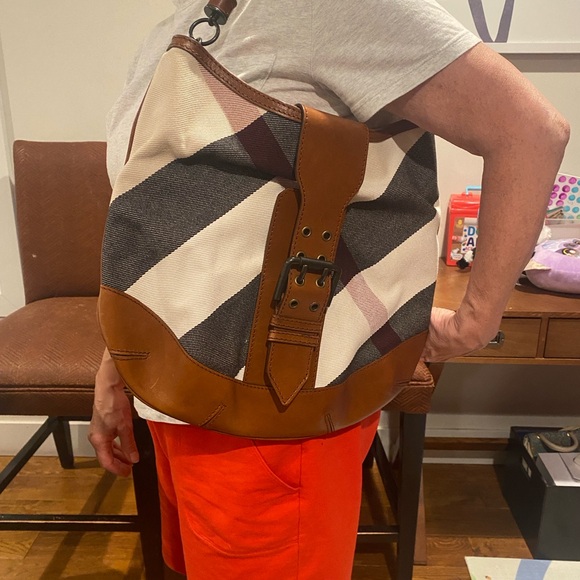 Burberry Purse with Handle and Removable Shoulder Strap - Picture 11 of 12